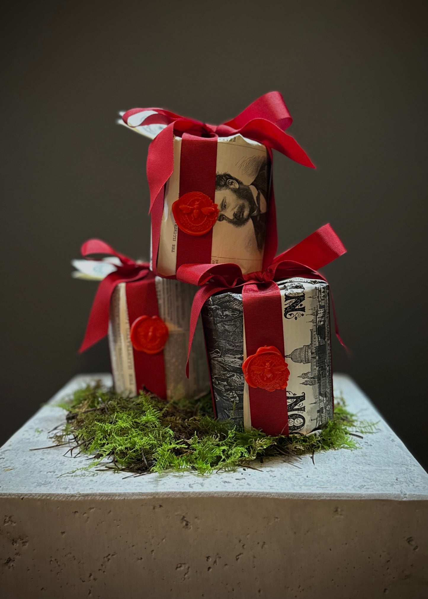 World's End Obscura Candle - TOMATO LEAF